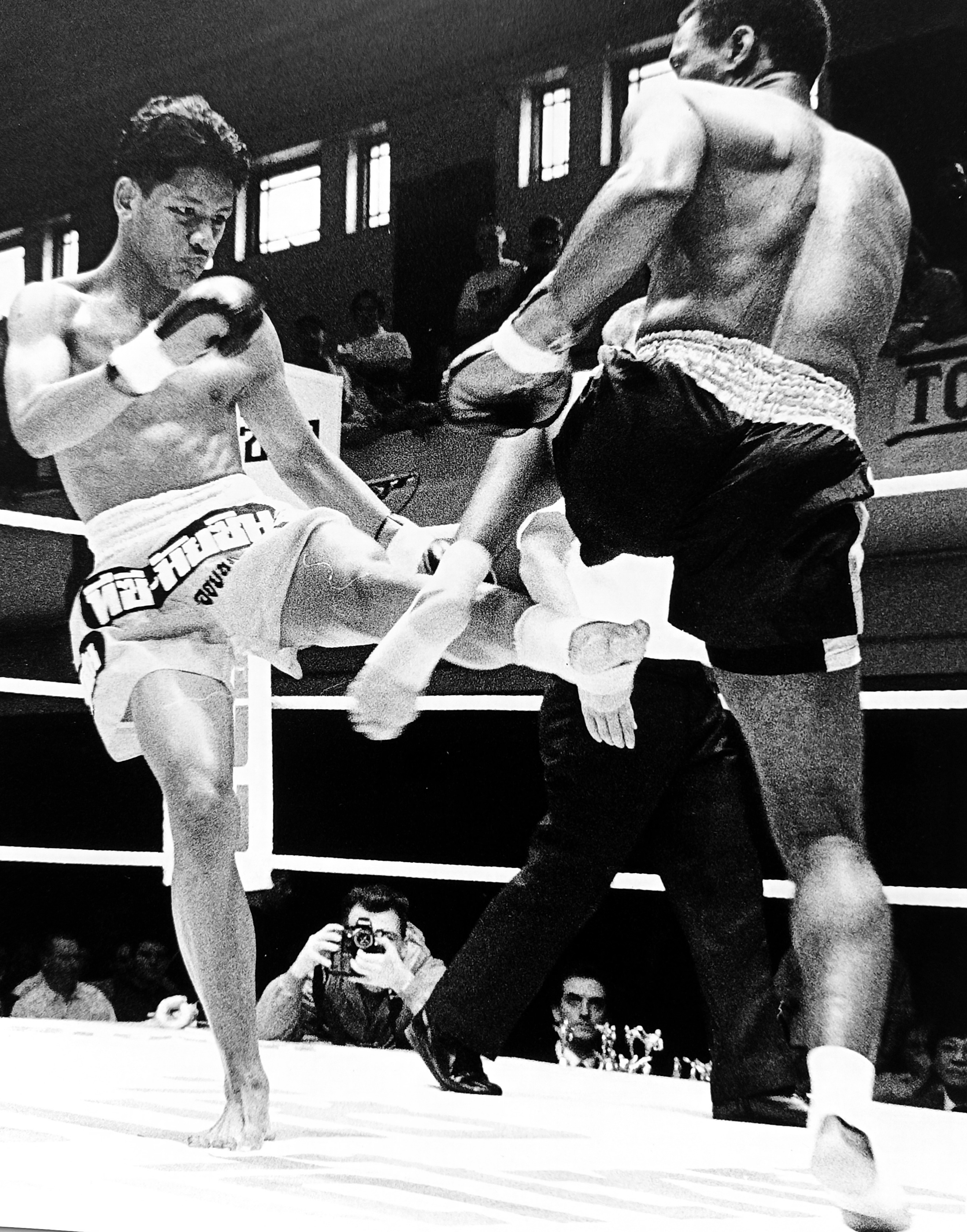 Thai fighter attacking