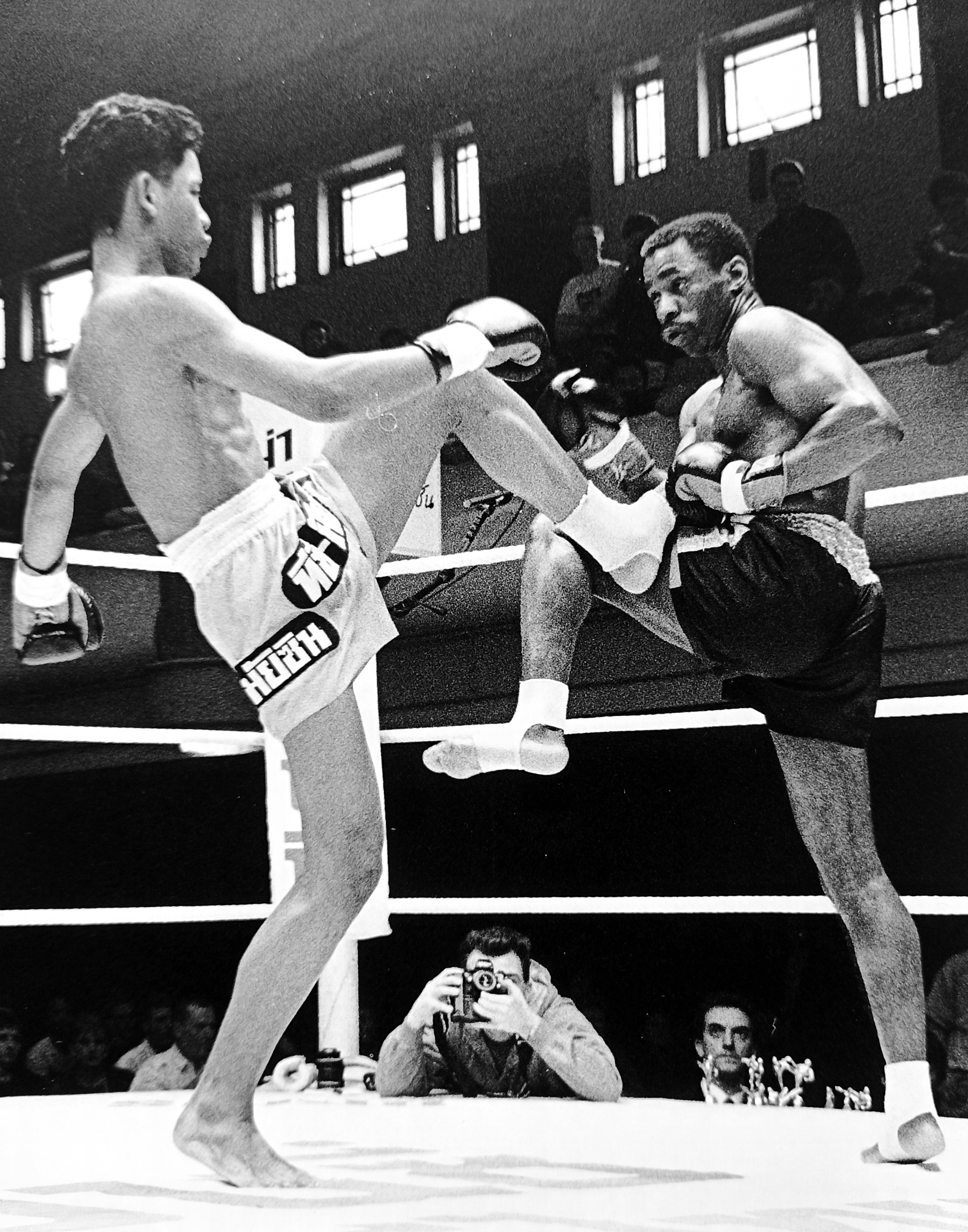 Ronnie blocking a Thai kick