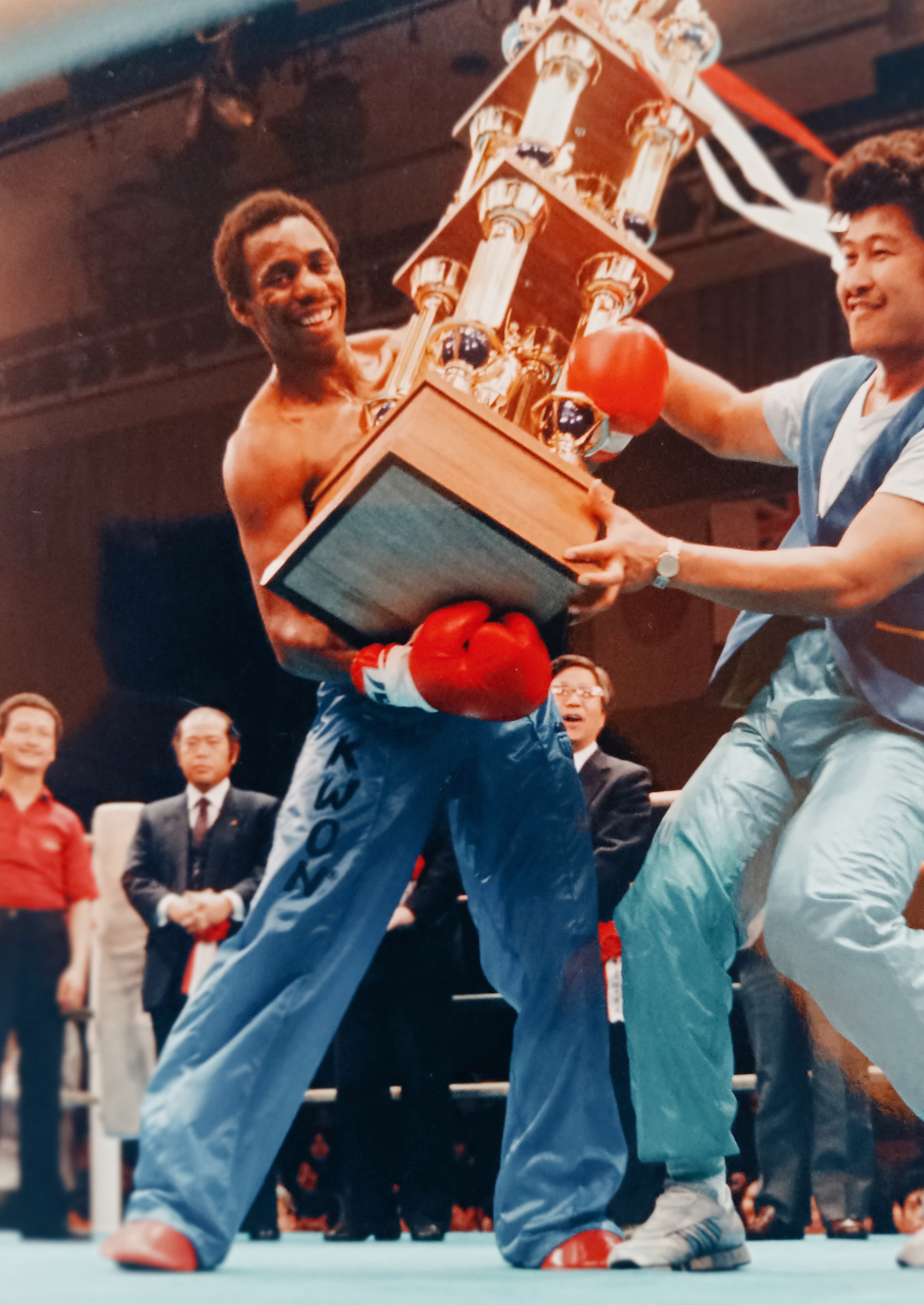 Ronnie wins over Kioji Saito in Japan