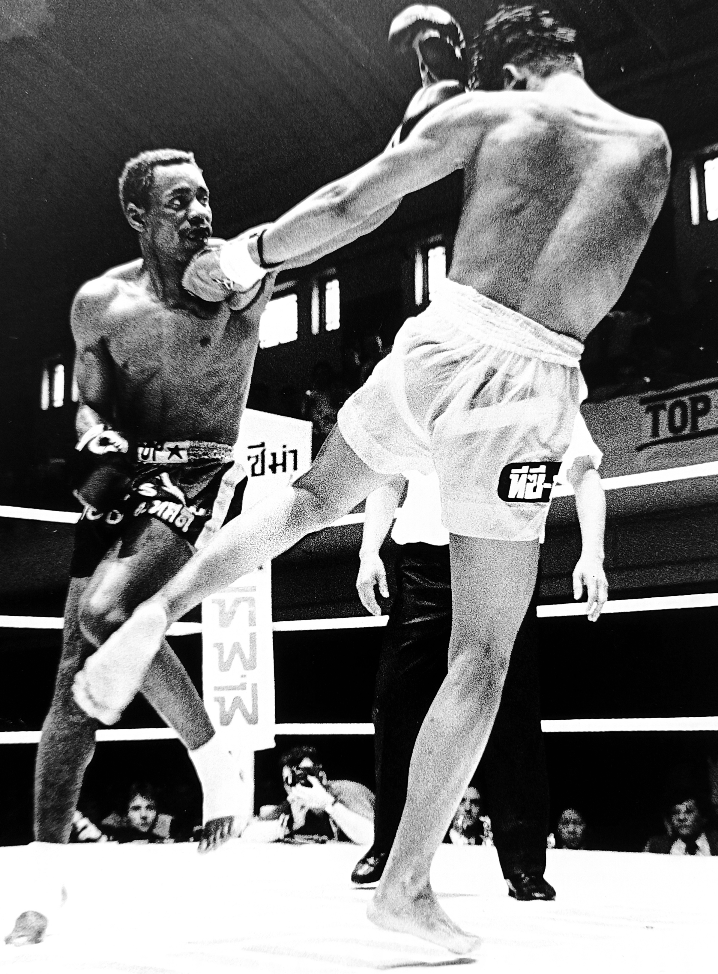 Ronnie throwing a straight punch